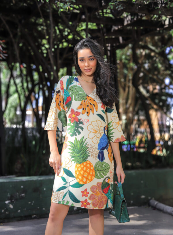 Vestido Curto de Manga Morcego Outono